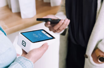 women using bitcoin for shopping with square pos
