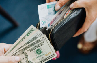 illustration of crypto wallet vs exchange in real world